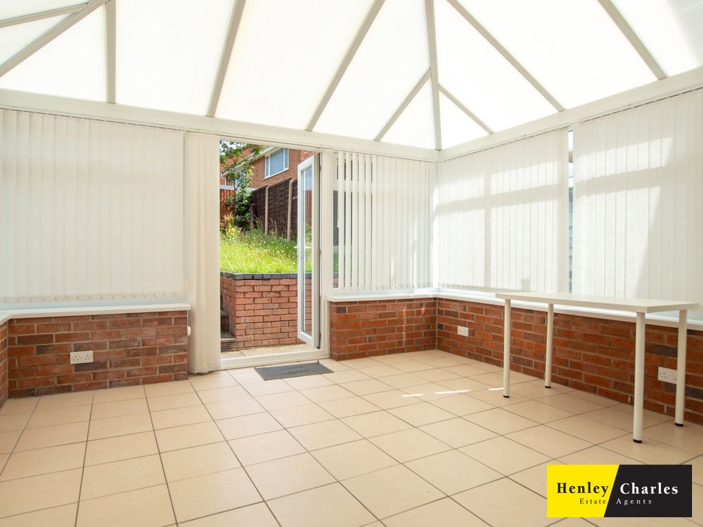 Property photo 3 of 9 Conservatory