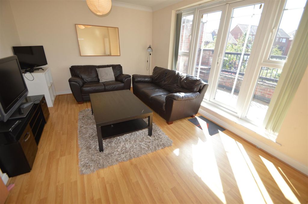 Property photo 2 of 12 4 Yew -Lounge.Jpg