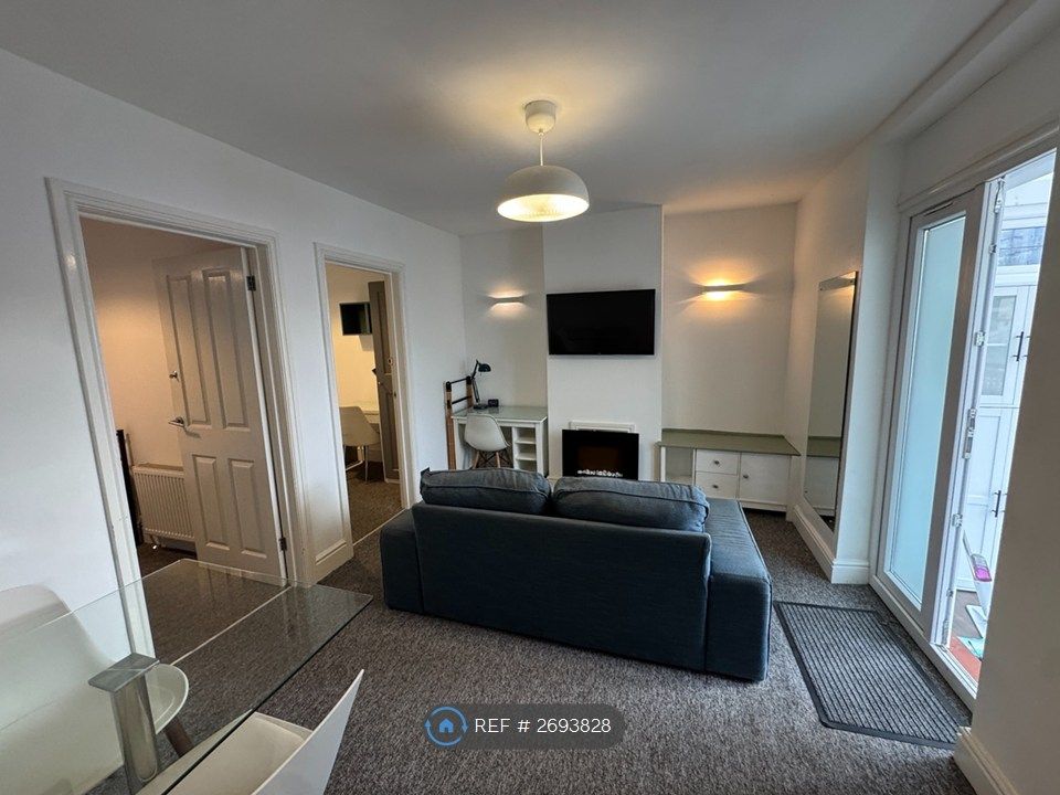 Property photo 1 of 15 Living Room