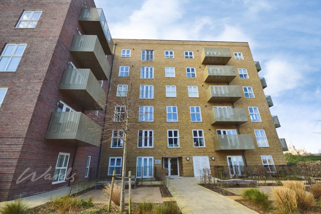 Property photo 1 of 8 Quay Front