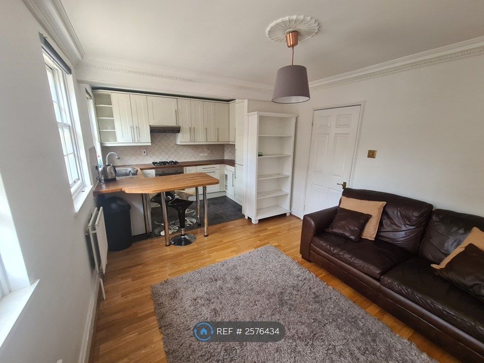 Property photo 1 of 12 Kitchen / Lounge