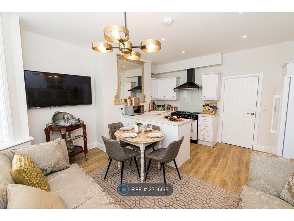 Property photo 1 of 9 Lounge/Kitchen