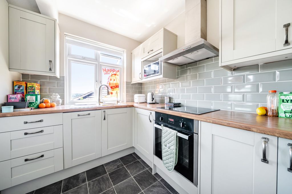Property photo 3 of 19 Kitchen