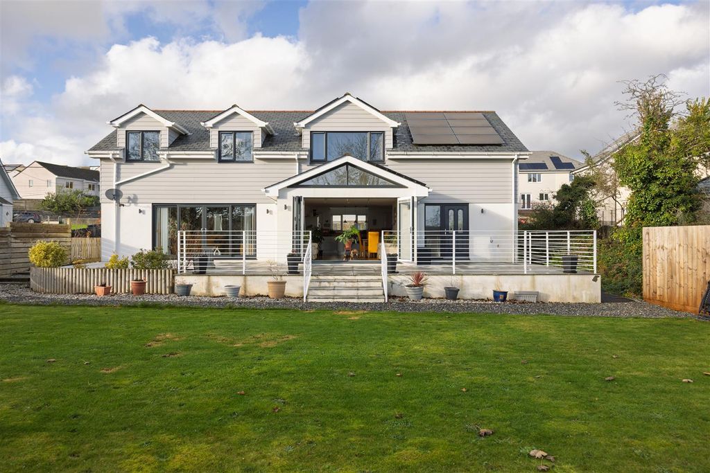 Property photo 1 of 36