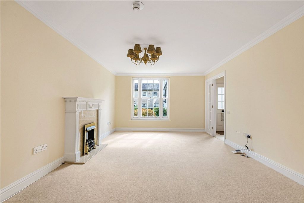 Property photo 2 of 11 Sitting Room