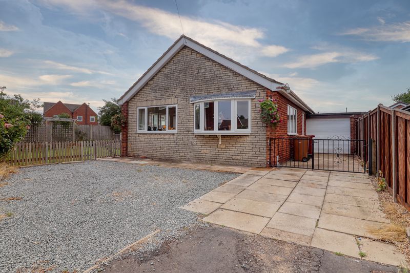 Property photo 1 of 12 Frontal
