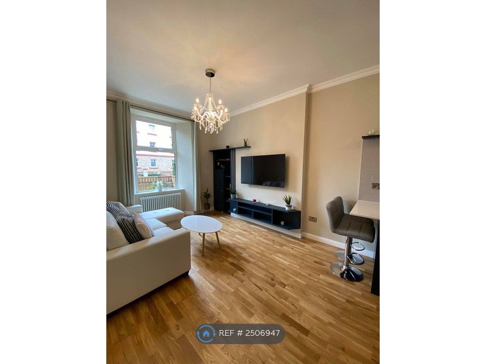 Property photo 1 of 8 Living Room