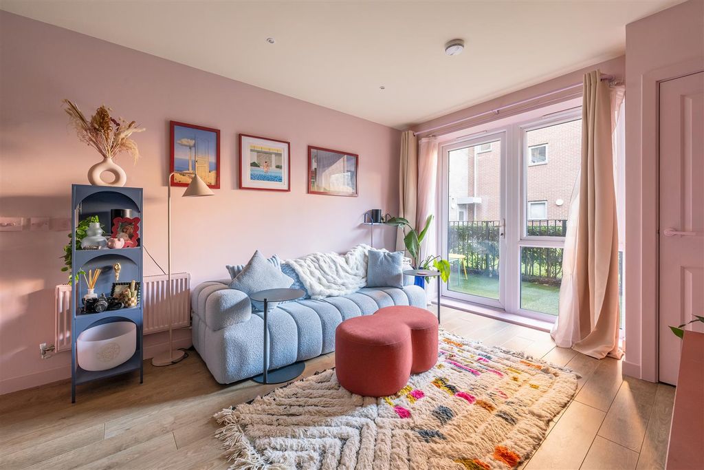 Property photo 2 of 16 High Road Leyton, E10