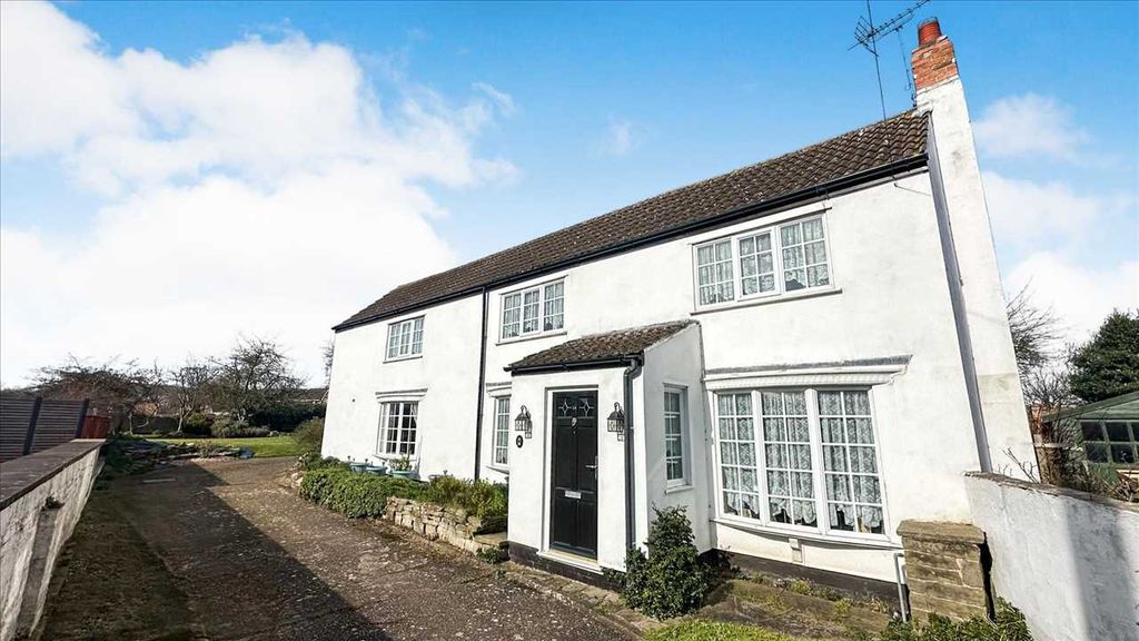 Property photo 2 of 33 Entrance Porch