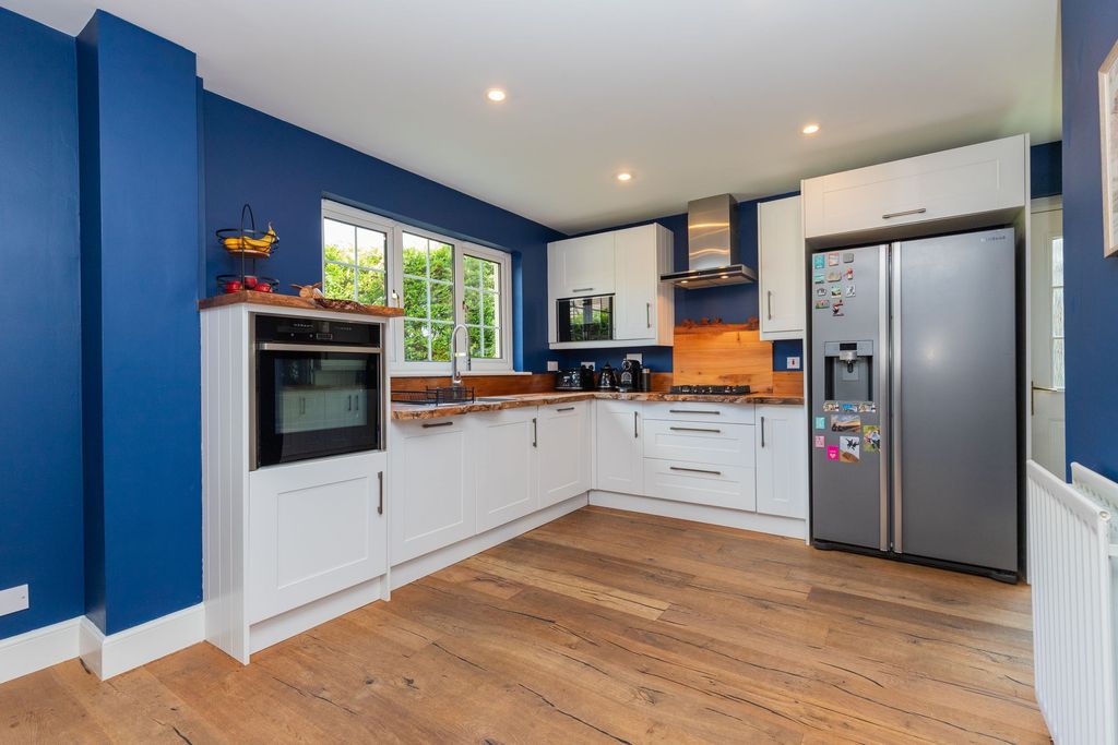 Property photo 2 of 47 Kitchen