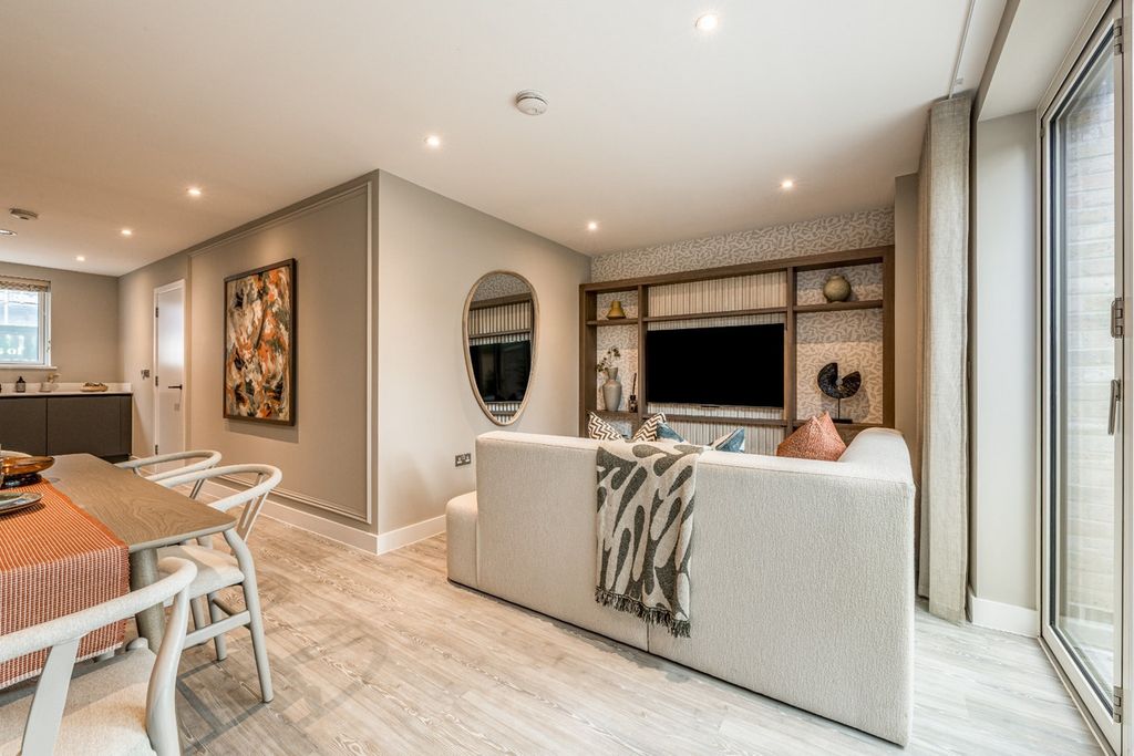 Property photo 2 of 21