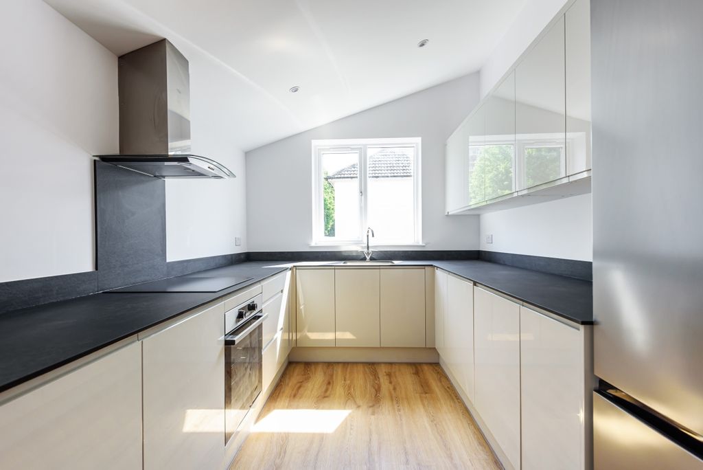 Property photo 3 of 8 866216 (2)