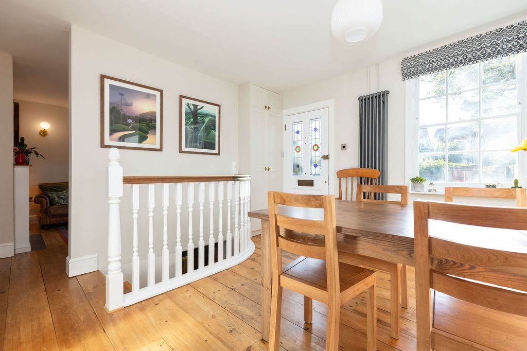 Property photo 2 of 25