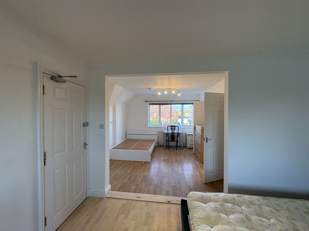 Property photo 2 of 10 Room