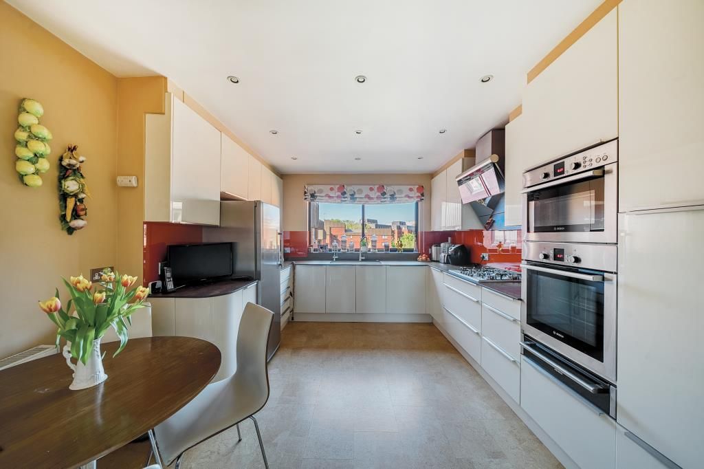 Property photo 2 of 19 Kitchen