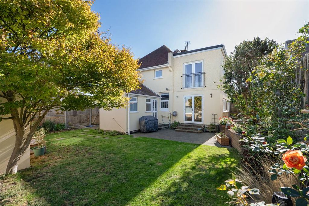 Property photo 3 of 45