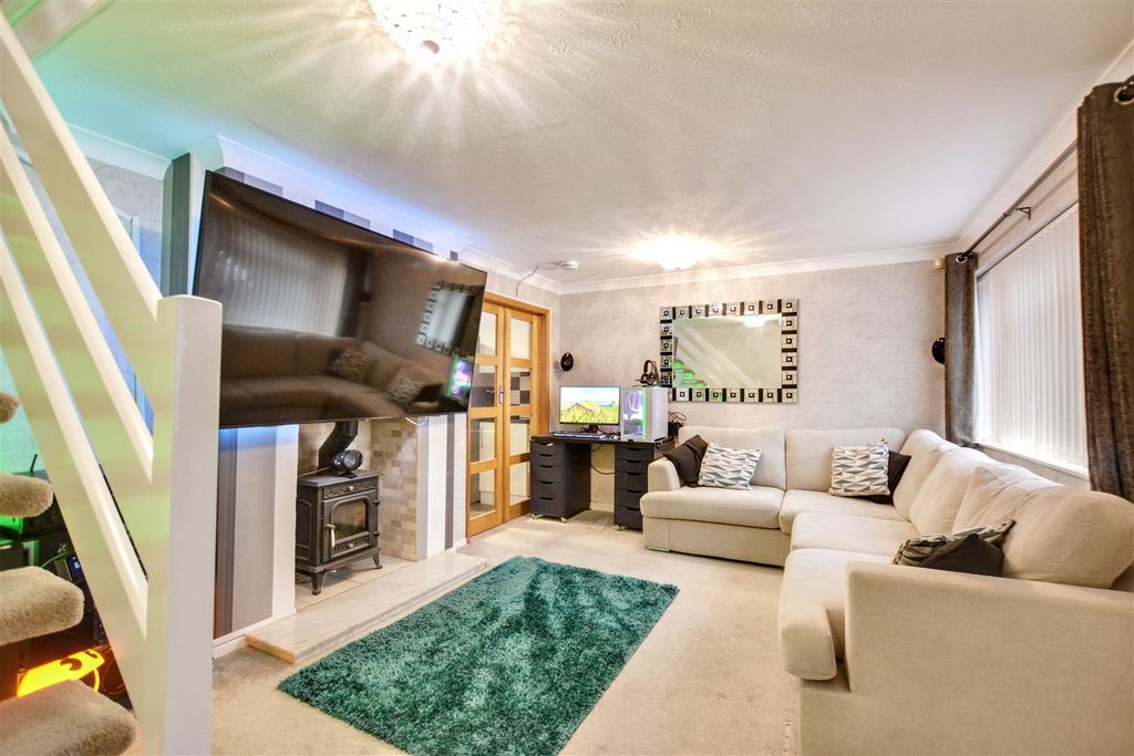 Property photo 3 of 11 Lounge_2.Jpeg
