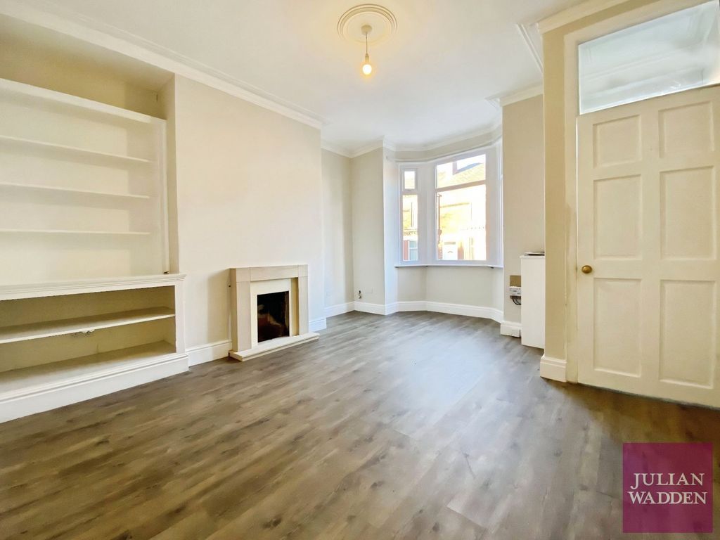 Property photo 2 of 9 Picture No. 25