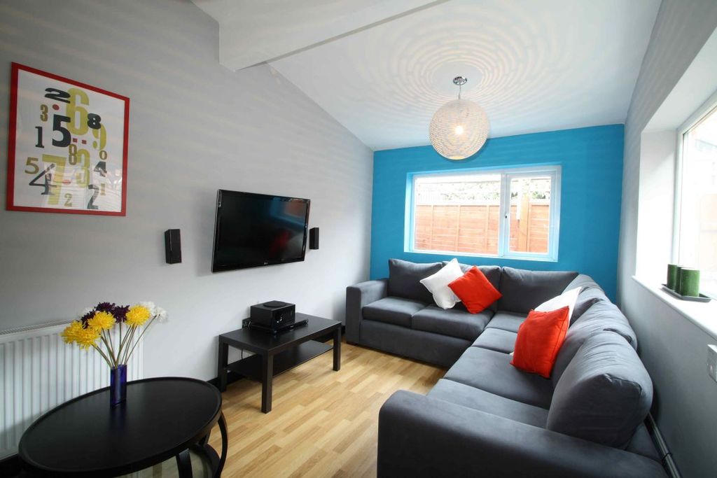 Property photo 1 of 4 40Cr Sitting Room