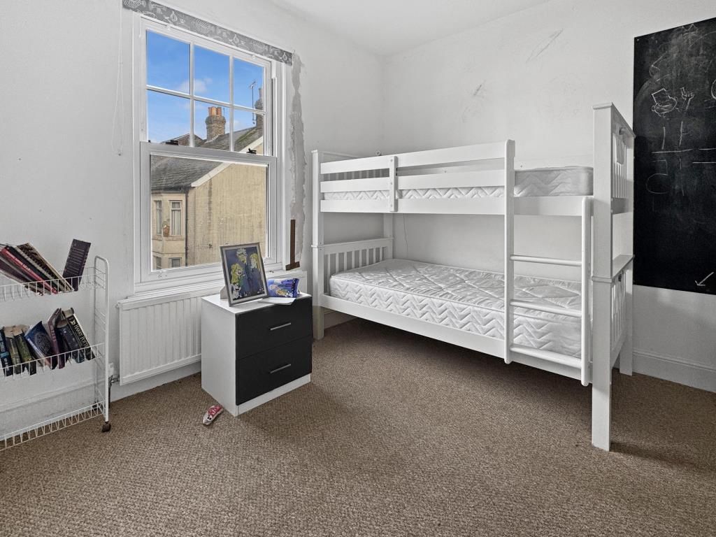 Property photo 2 of 8 Bedroom With Sash Window