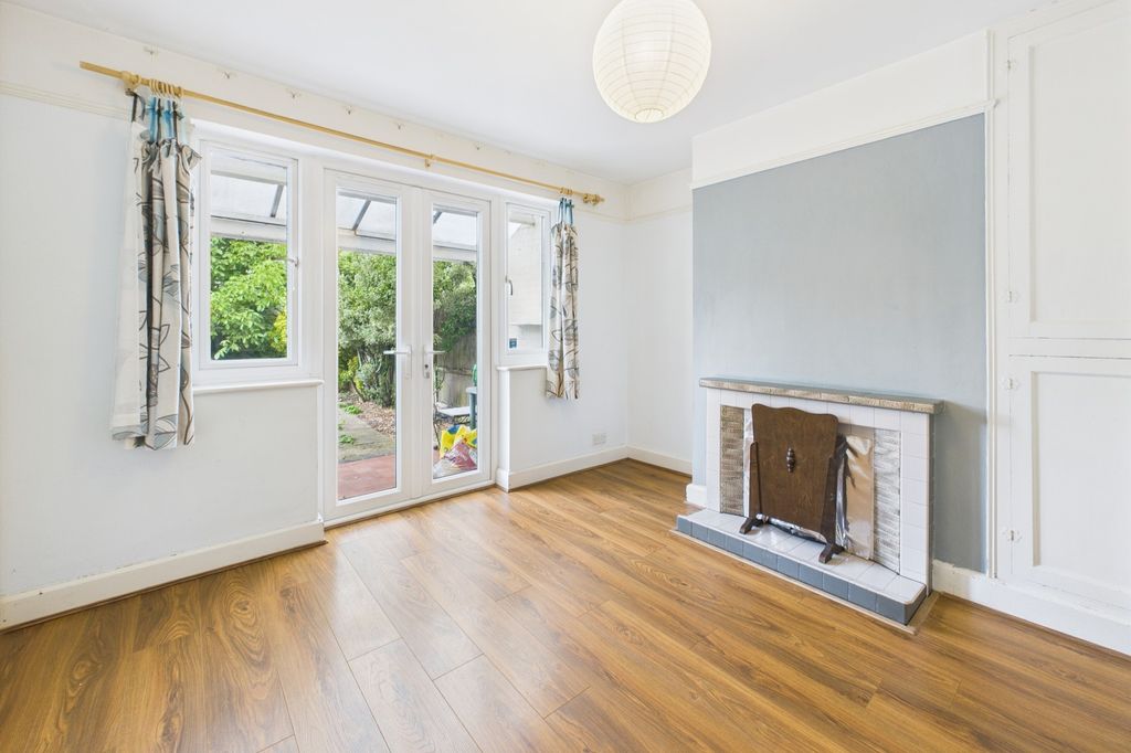 Property photo 3 of 10 Cam02545G0-Pr0451-Still003