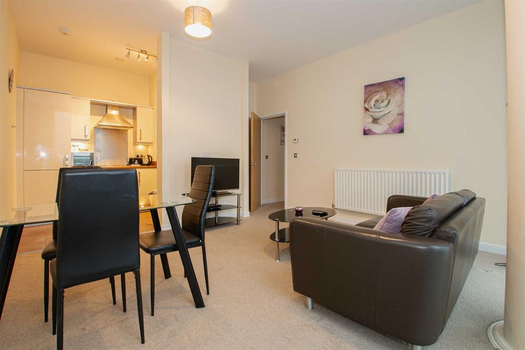 Property photo 2 of 11