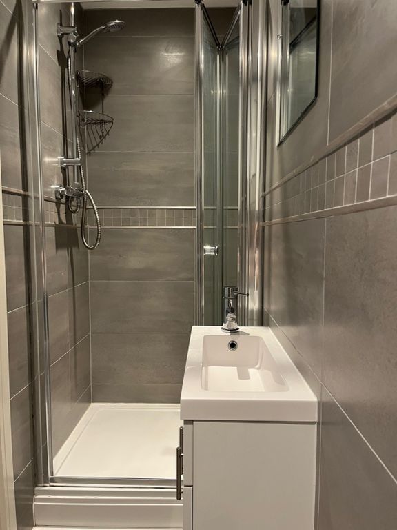 Property photo 1 of 9 A Stunning And Modern 1 Bedroom Apartment