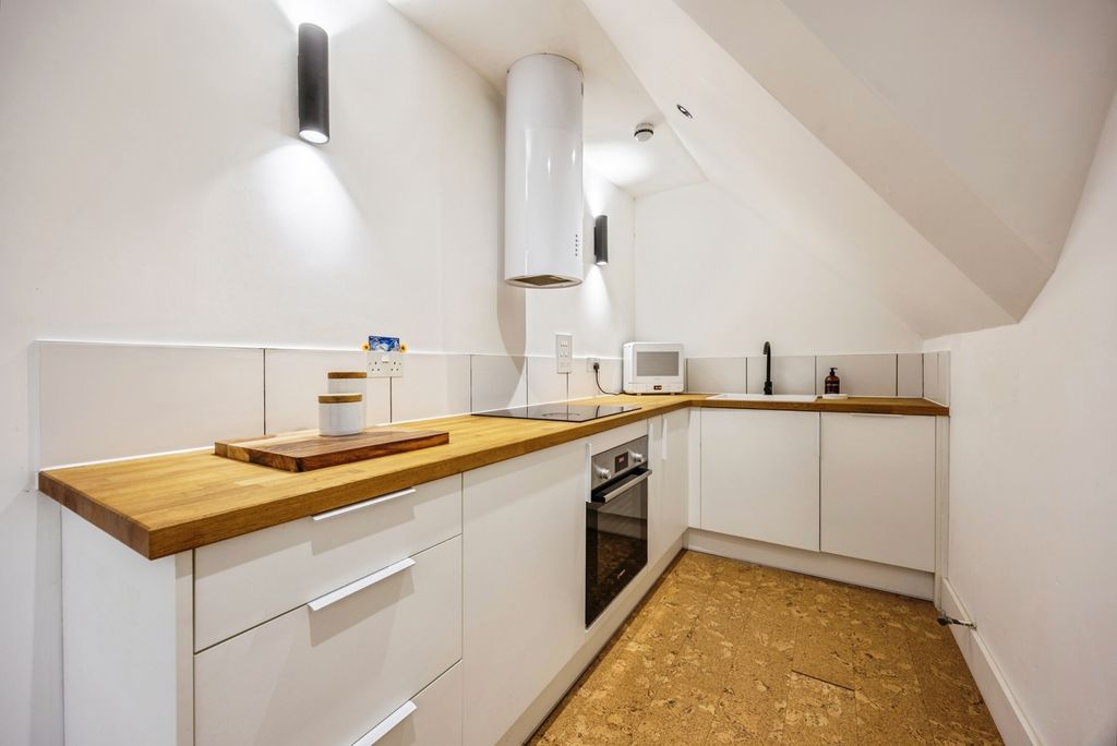 Property photo 3 of 20 Pbox-Img.Jpg