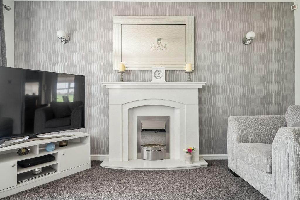 Property photo 3 of 28