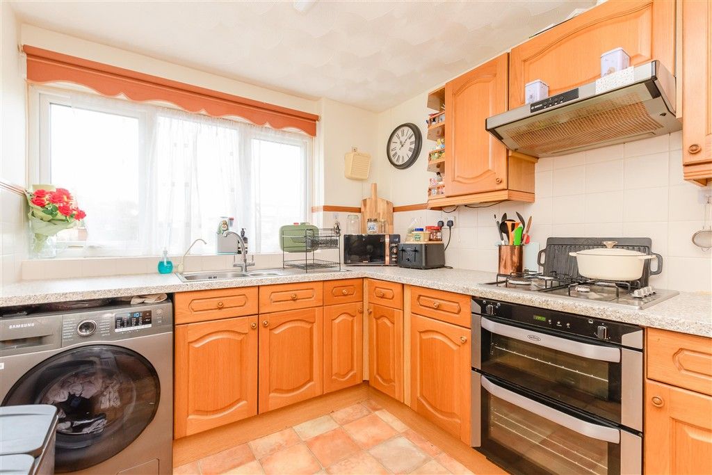 Property photo 3 of 10 Kitchen