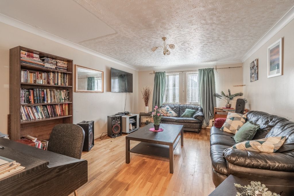 Property photo 3 of 24 4744763