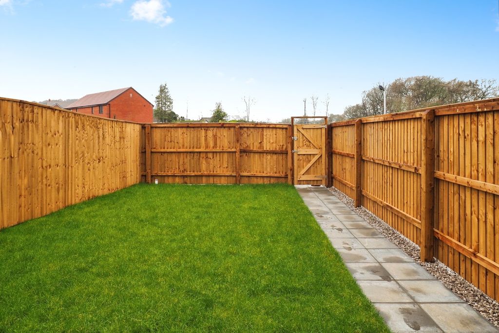 Property photo 2 of 14 Garden