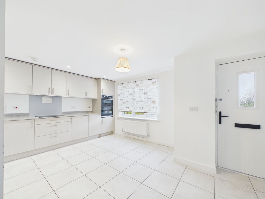 Property photo 3 of 18 Kitchen