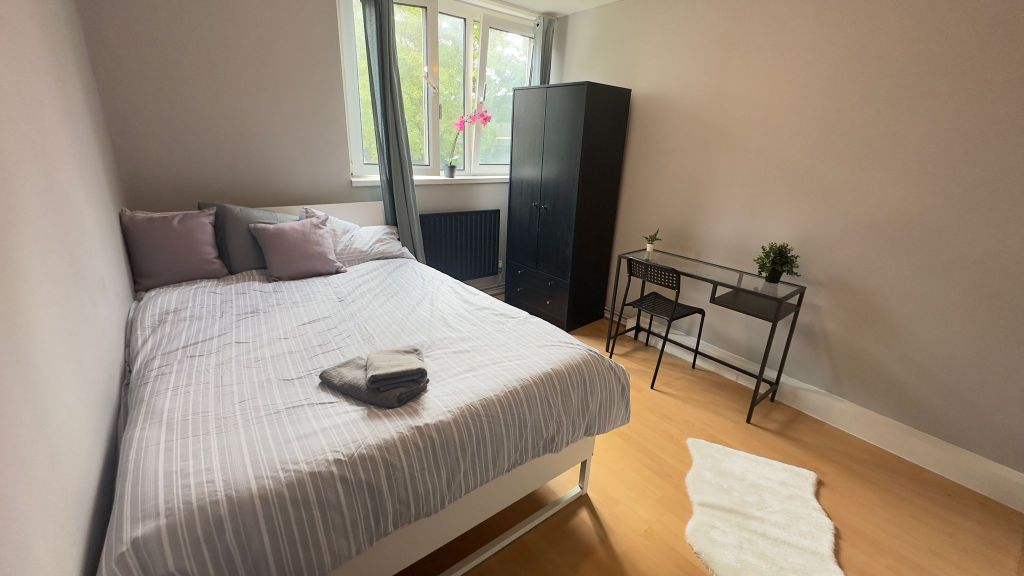 Property photo 1 of 11 Room 5- £800 Available From 22/08/2025