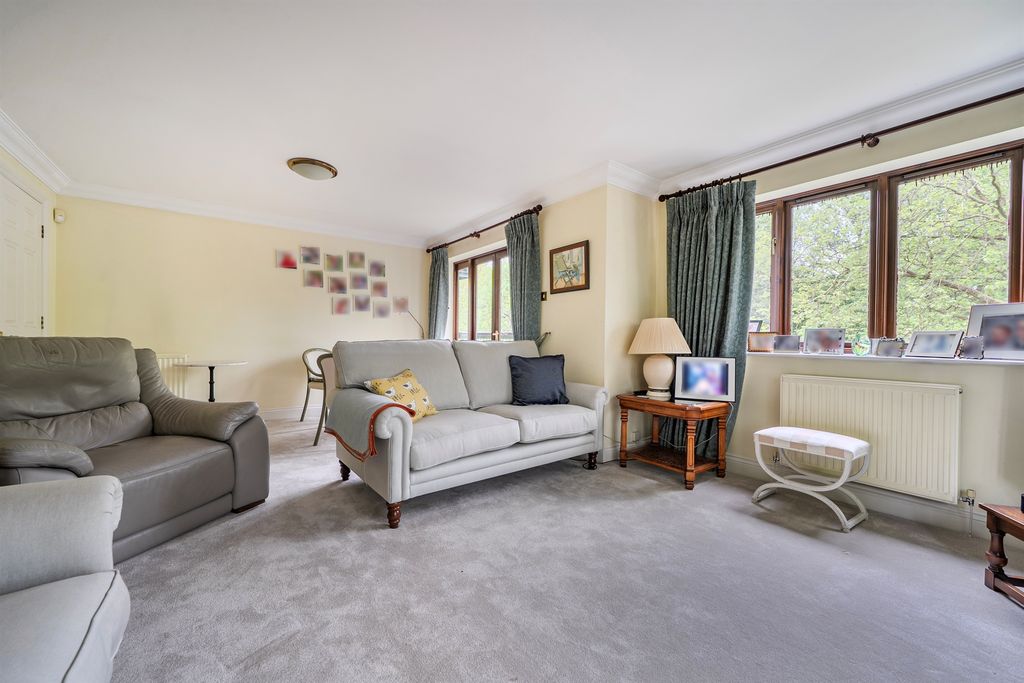 Additional image 7 of 2 bed flat for saleDerek Road, Maidenhead SL6
