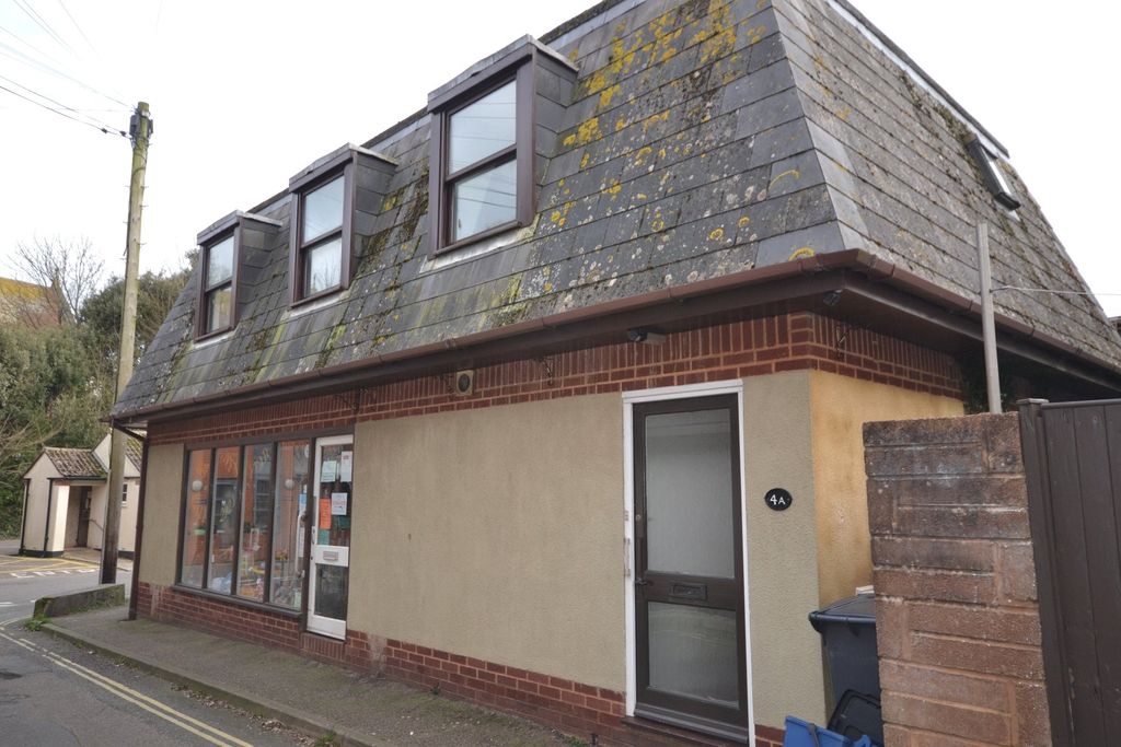 Property photo 1 of 6 Entrance