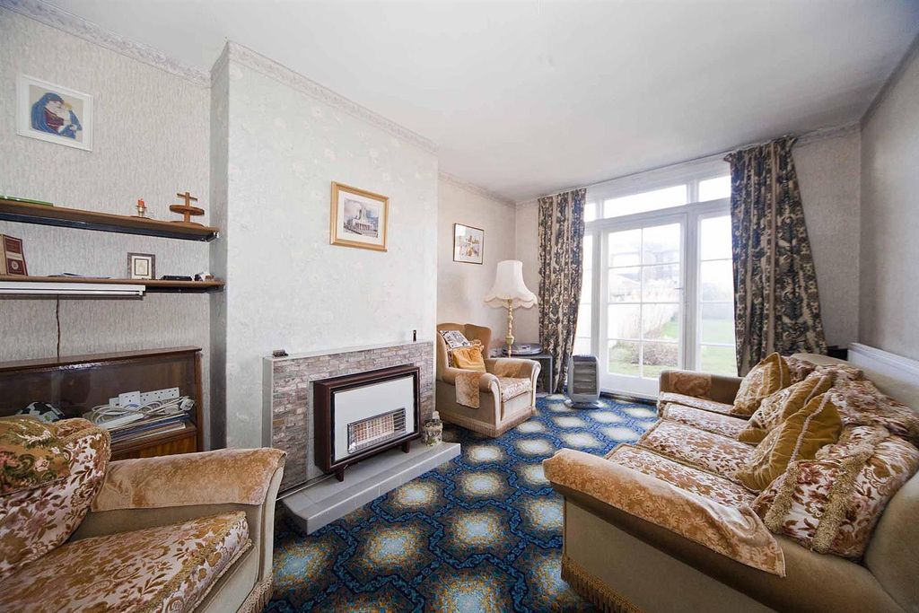 Property photo 2 of 18