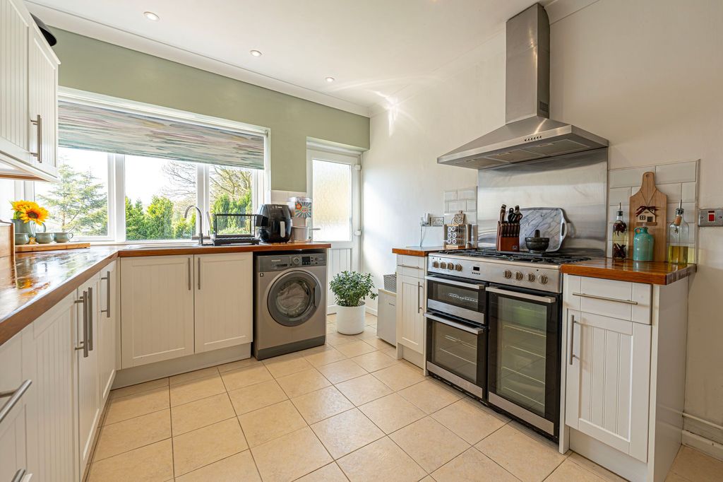 Property photo 2 of 38