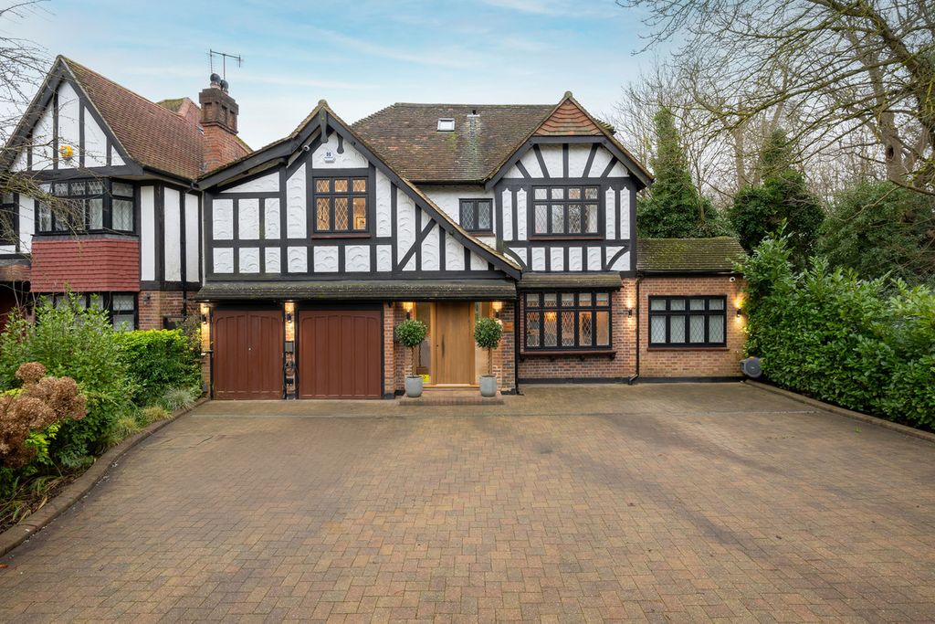 Property photo 2 of 17