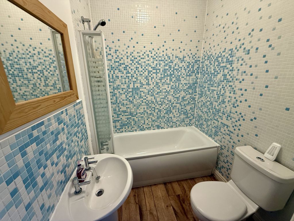 Property photo 3 of 7 Bathroom