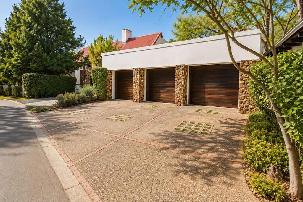 Property photo 3 of 117