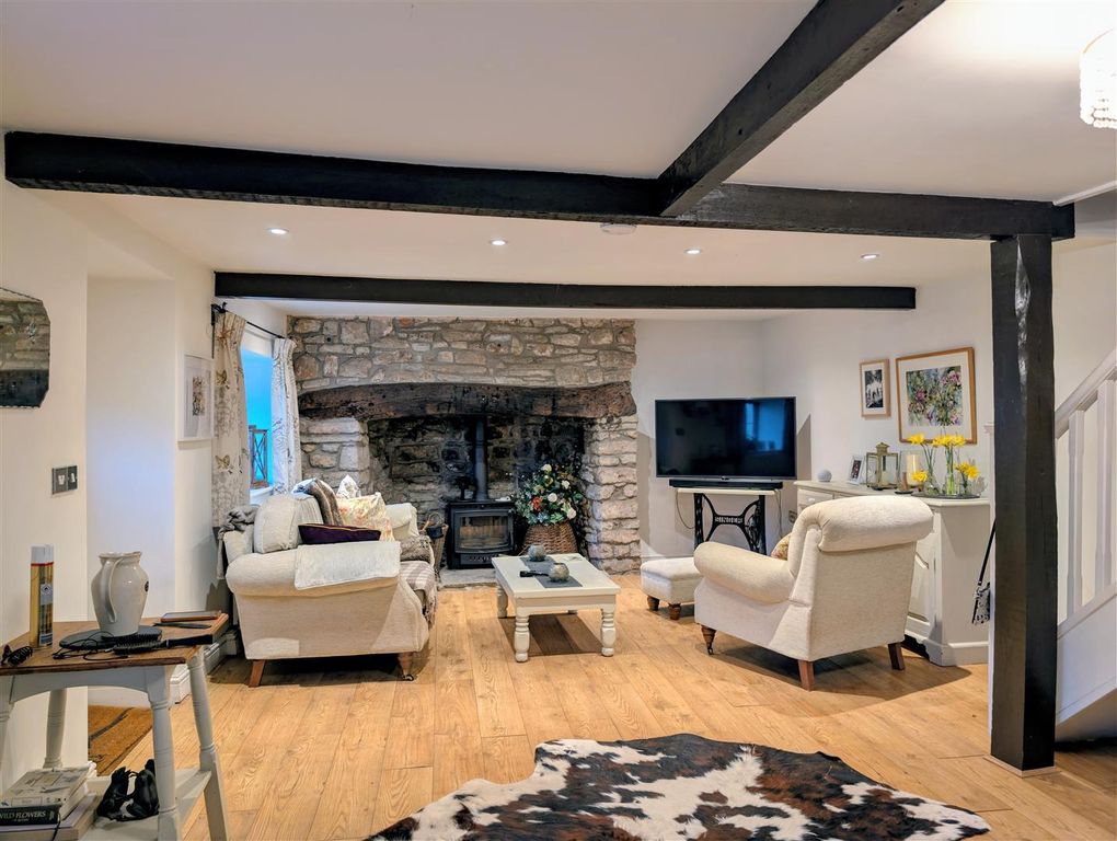 Property photo 2 of 25