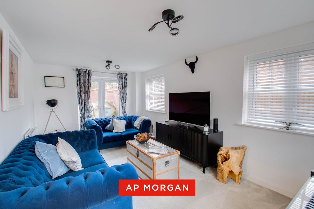 Property photo 2 of 24 Picture No. 14