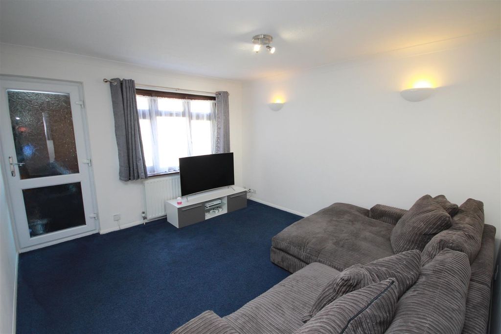 Property photo 2 of 5