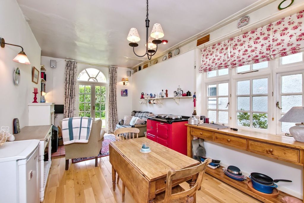 Property photo 2 of 20