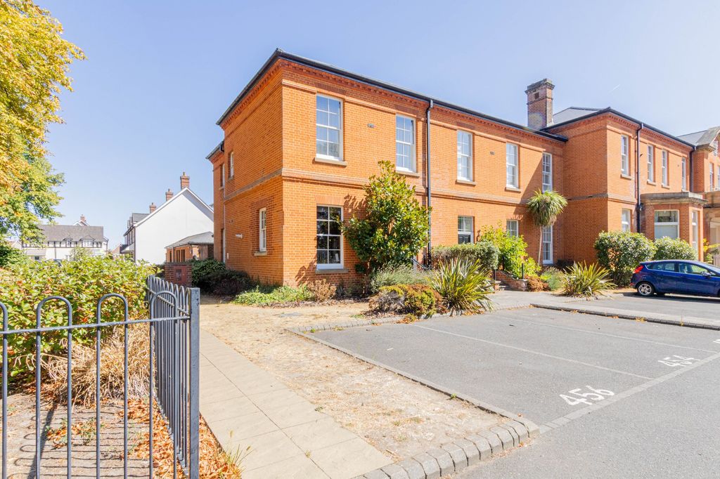 Property photo 1 of 20