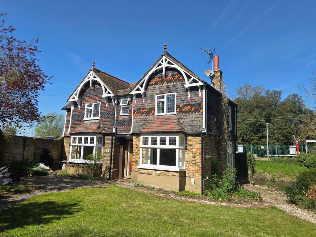 Property photo 1 of 36