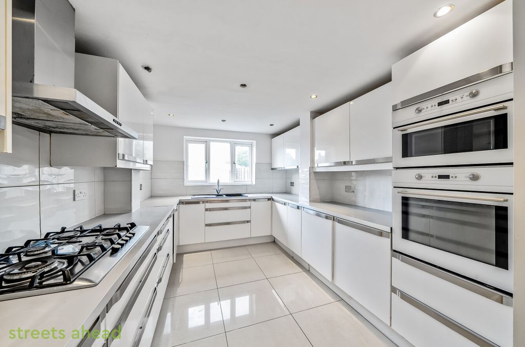 Property photo 3 of 21 cd008A91-0A01-45E...
