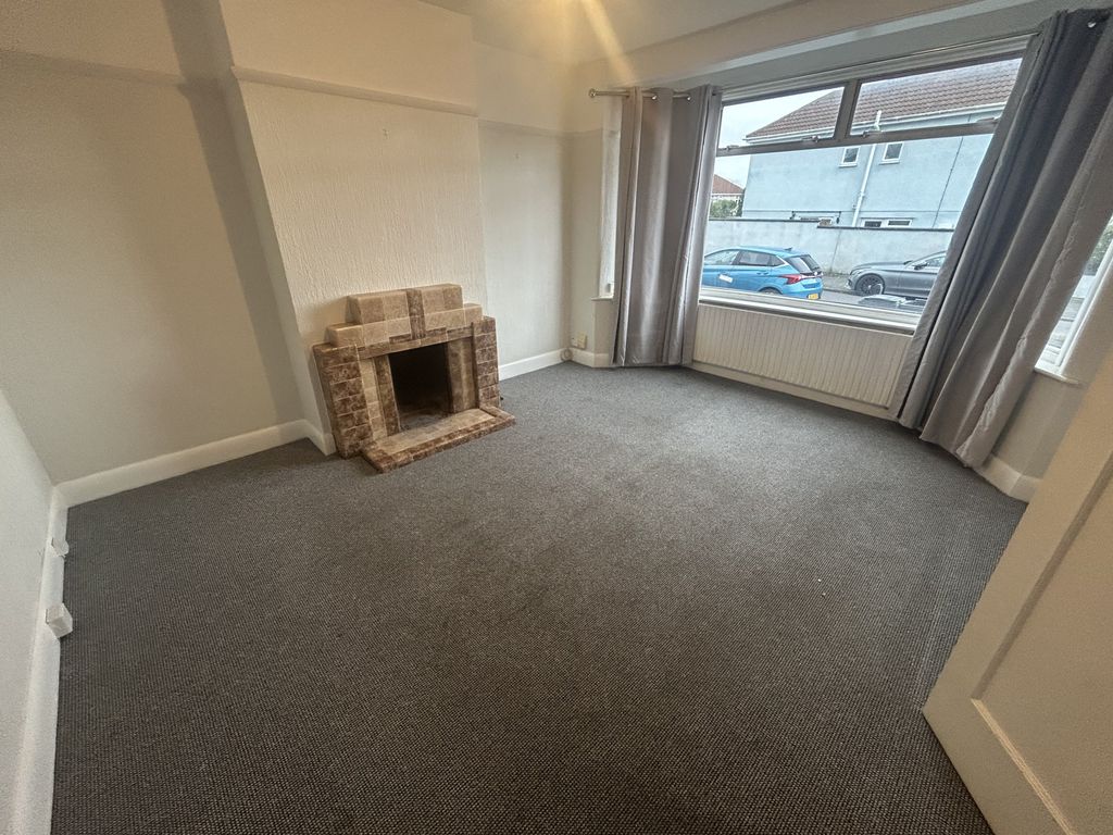 Property photo 3 of 9 Lounge