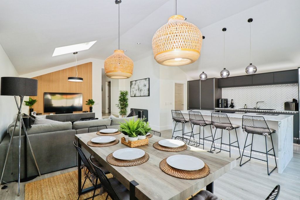 Property photo 2 of 27 Open Plan Living